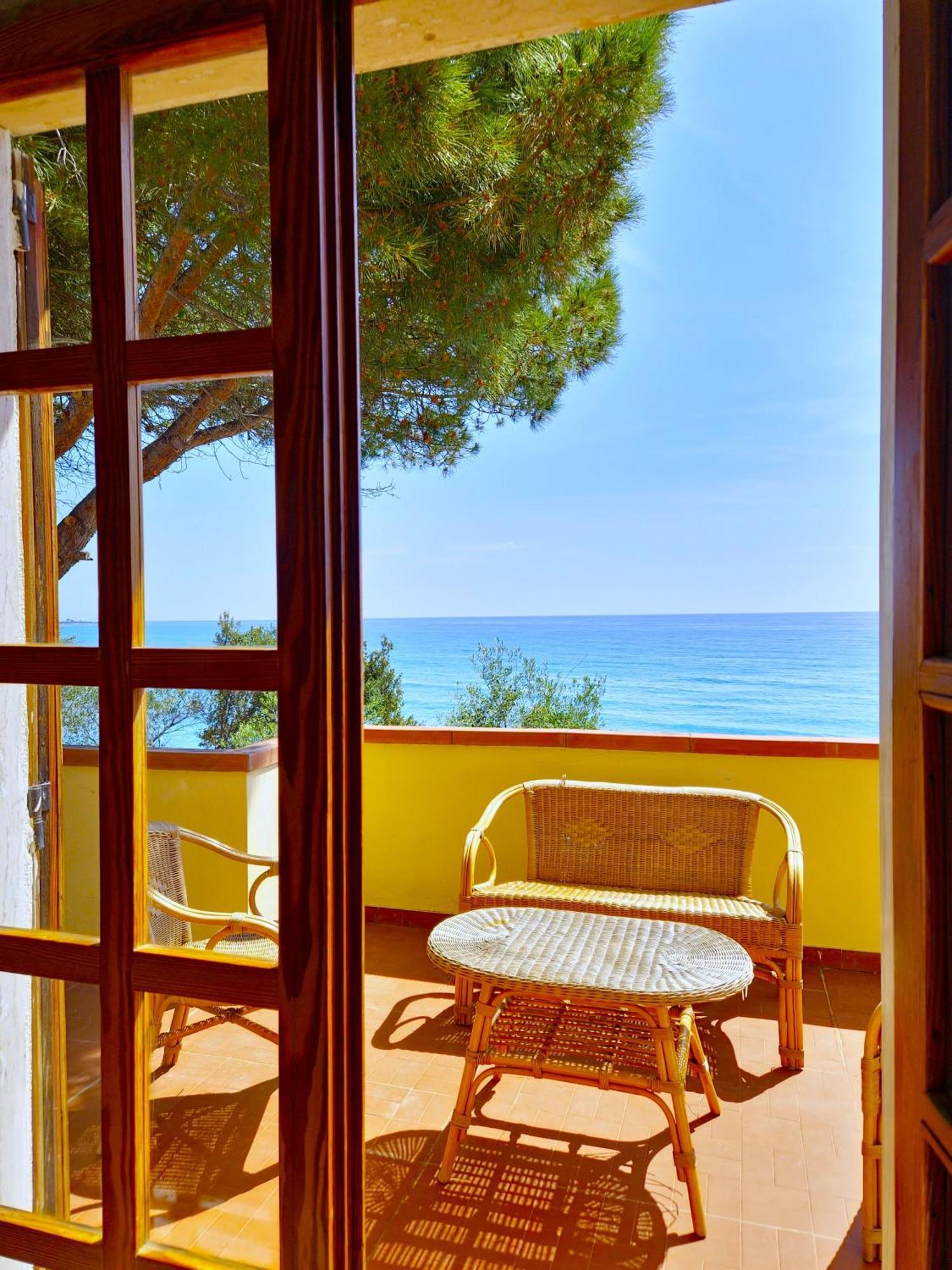 Villa Papiyon - Accesso Privato Alla Spiaggia Cala Liberotto Eksteriør billede