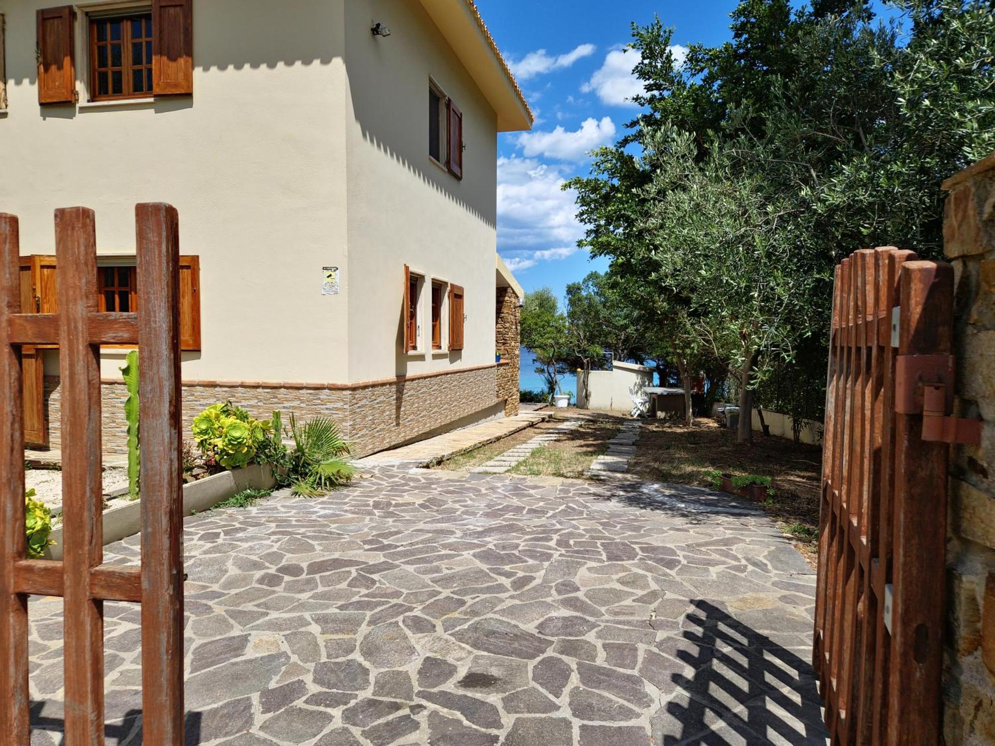 Villa Papiyon - Accesso Privato Alla Spiaggia Cala Liberotto Eksteriør billede